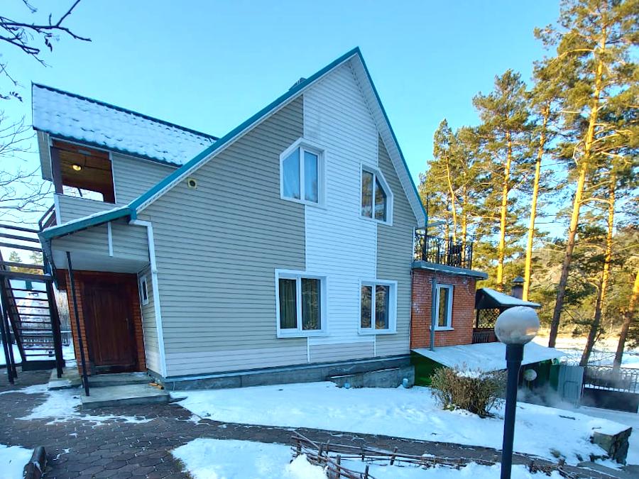 Коттедж у реки