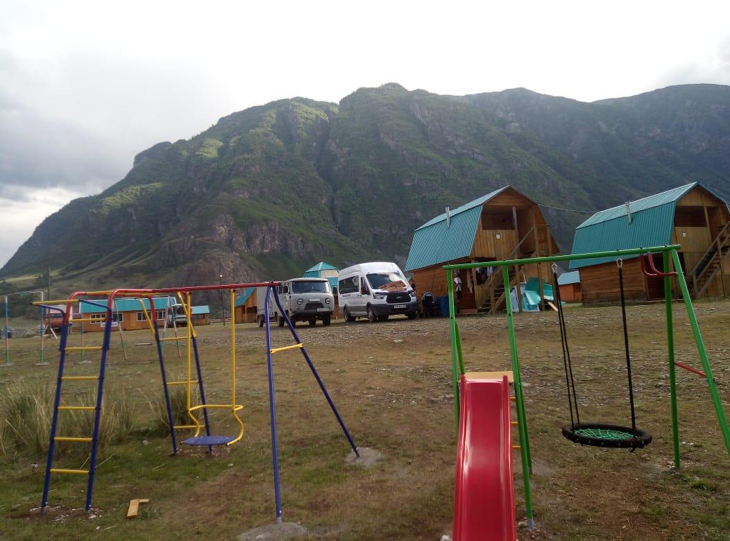 Детская площадка база отдыха "Мешкеташ" Алтай