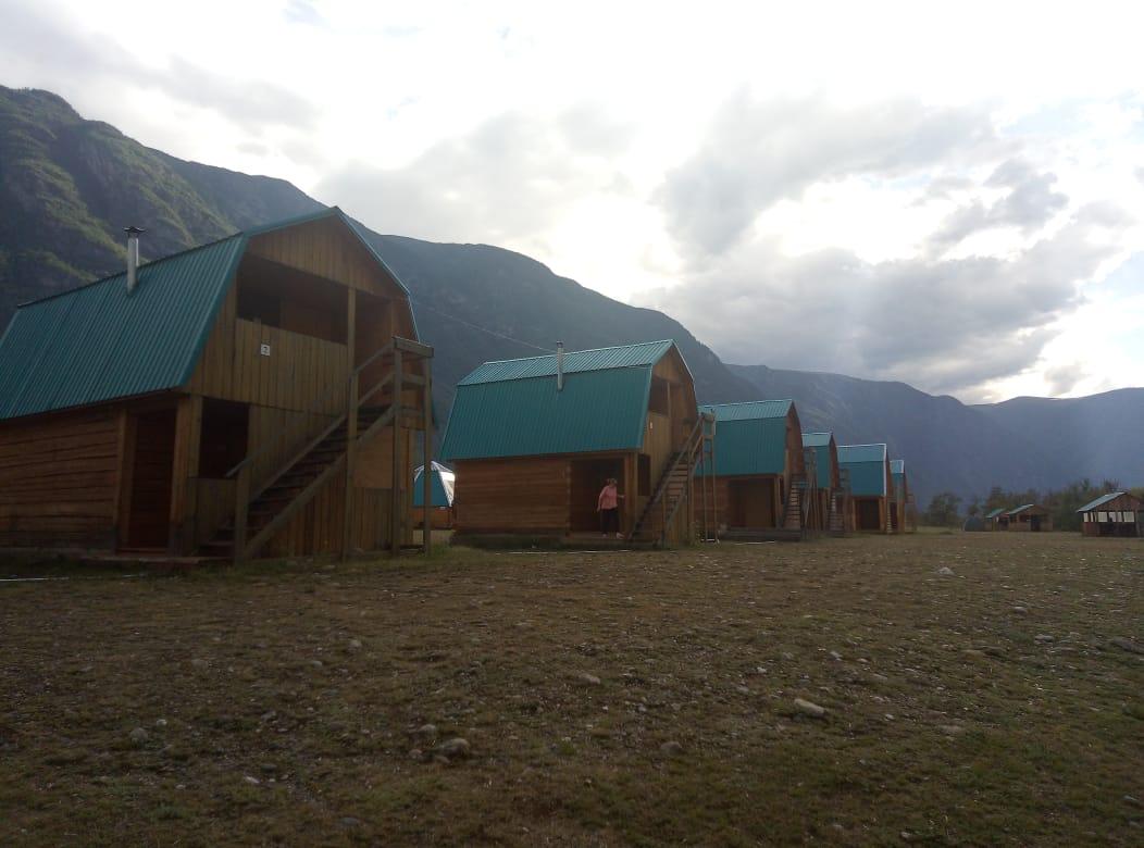 База отдыха в устье реки Чульча долина Чулышман