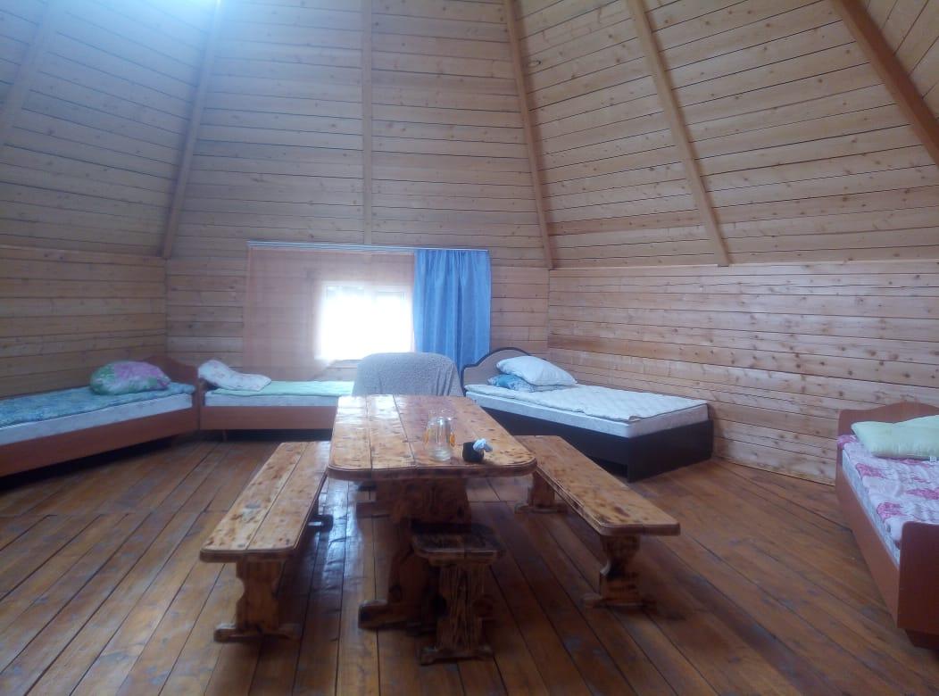 Аил на базе отдыха в долине Чулышмана