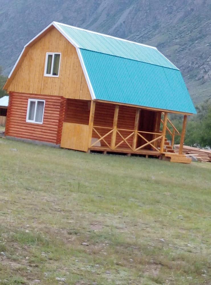 Восьмиместный дом с мансардой и санузлом