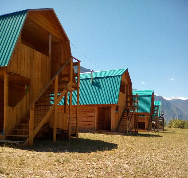 Отдых в Горном Алтае у реки