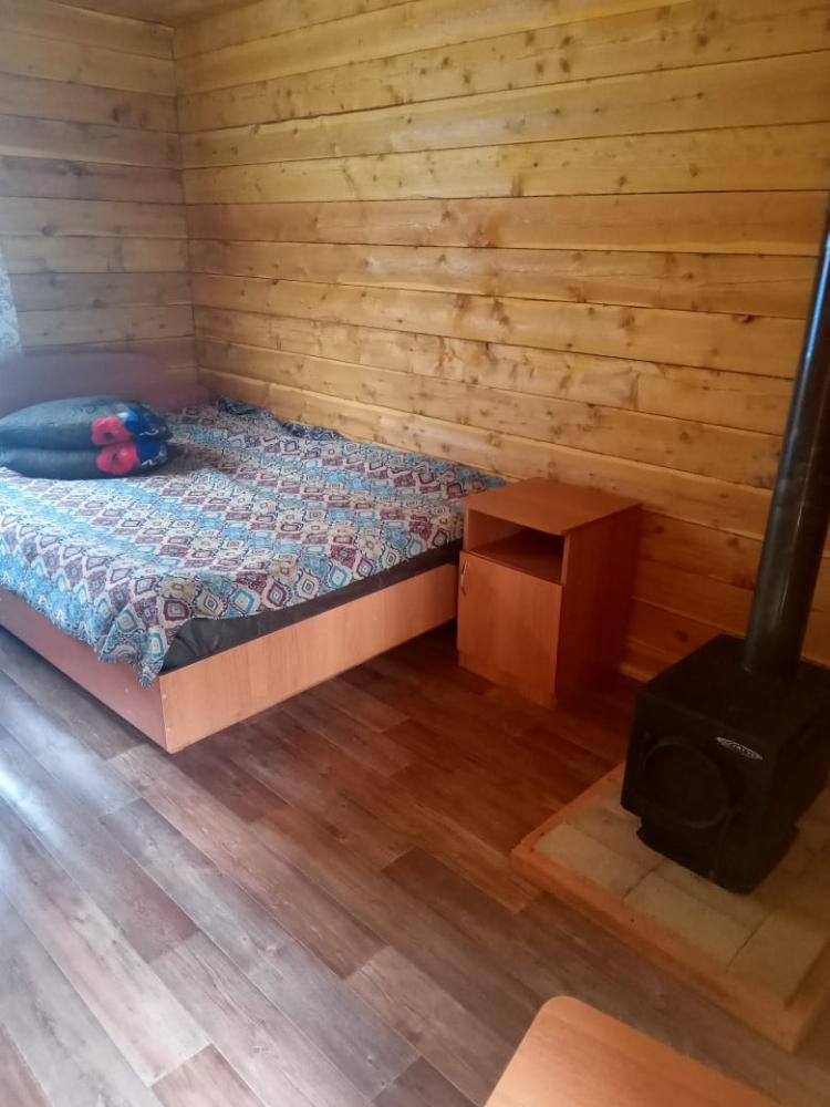 4-хместный дом с санузлом у реки Чулышман мыс Кырсай