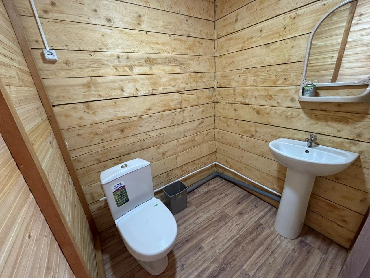 Дом у реки на 7 человек с беседкой и санузлом