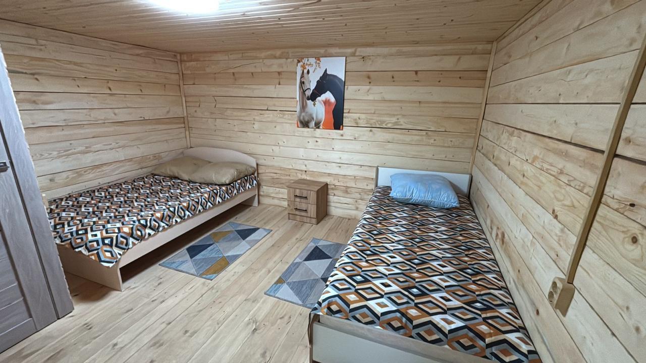 Дом 3-местный с верандой у реки Б. Яломан