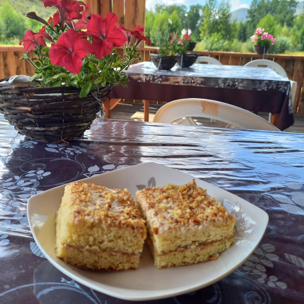 Летняя кухня база отдыха "У бабы Лены" Яломан Алтай