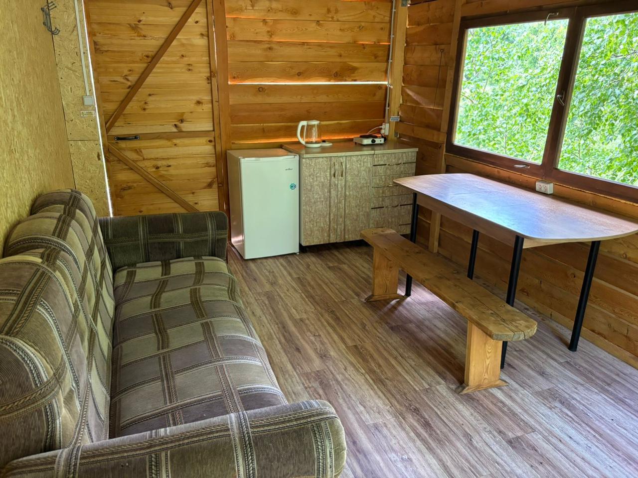 Дом у реки 3-хместный полублагоустроенный