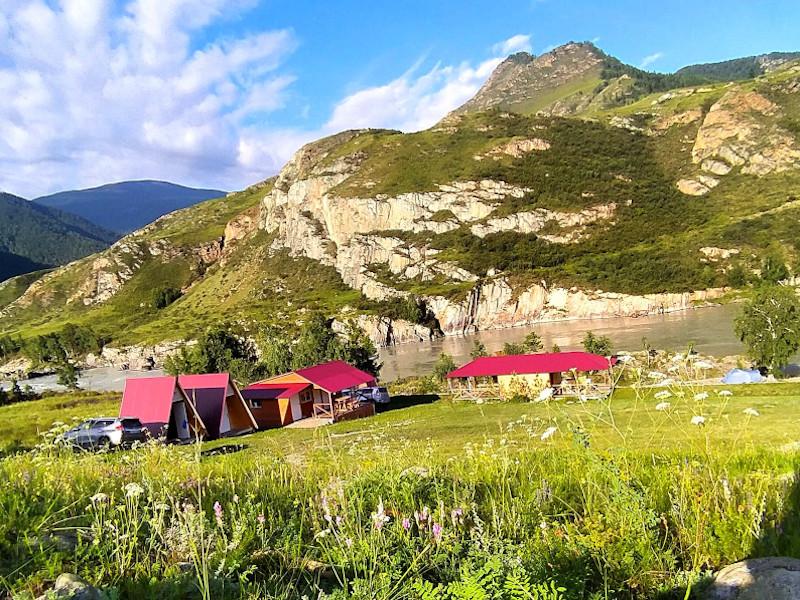 Отдых Куюс турбаза на Алтае у реки 