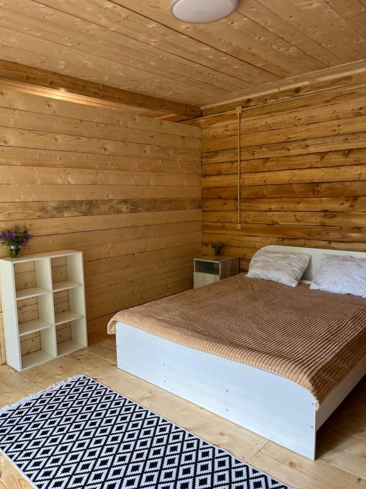 Дом 3-местный с панорамными окнами благоустроенный (душ, туалет)