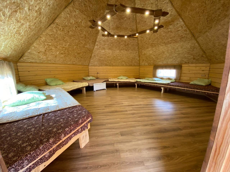 Два аила с общей беседкой