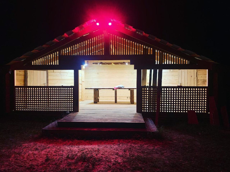 Два аила с общей беседкой