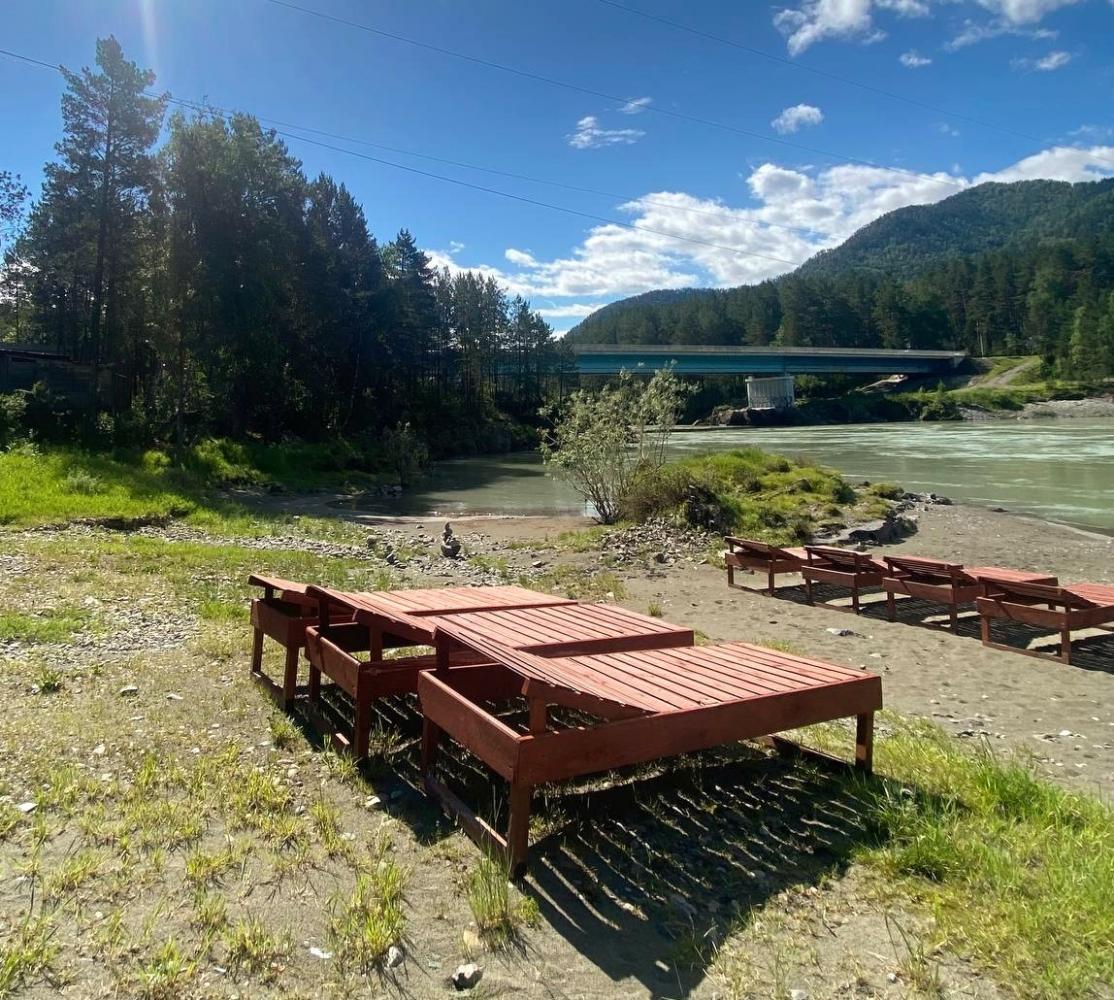 База отдыха у реки Алтай Чемальский район