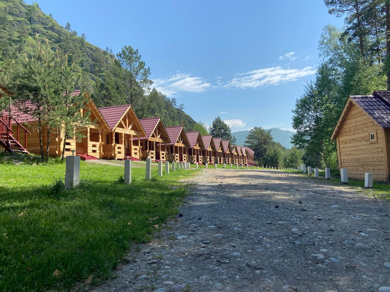 Благоустроенные домики у Аската Горный Алтай