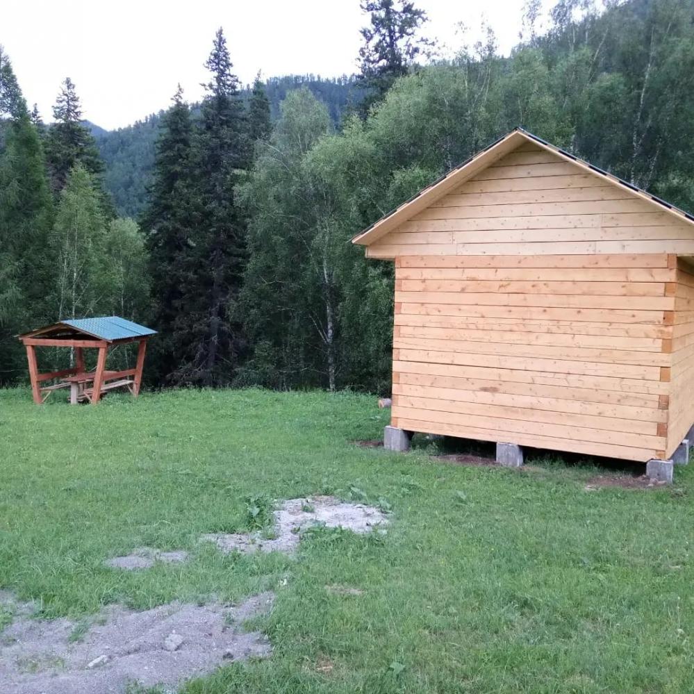 База отдыха "Чике-Таман" у реки Б. Ильгумень Алтай