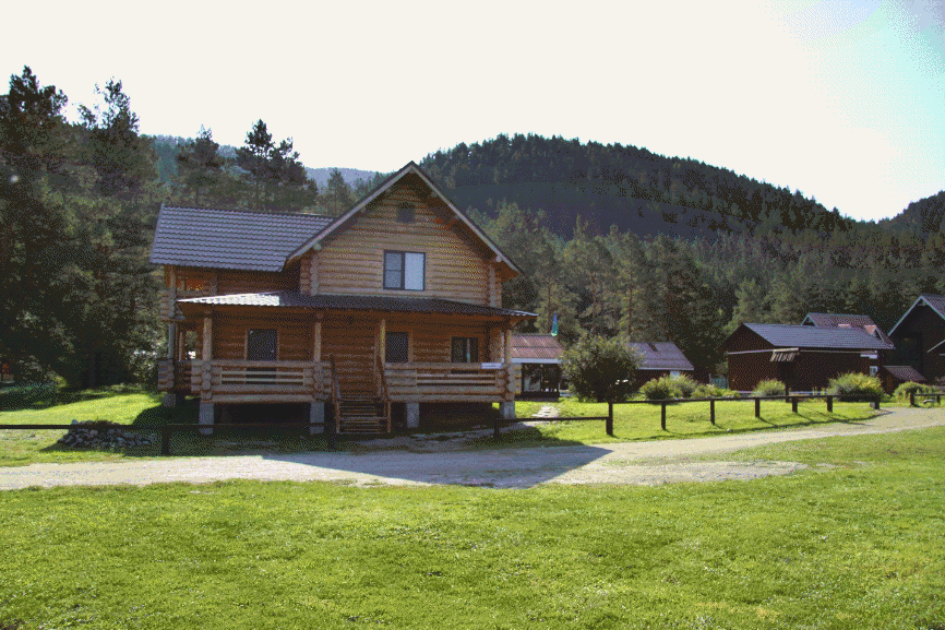 Рубленный дом с номерами Люкс