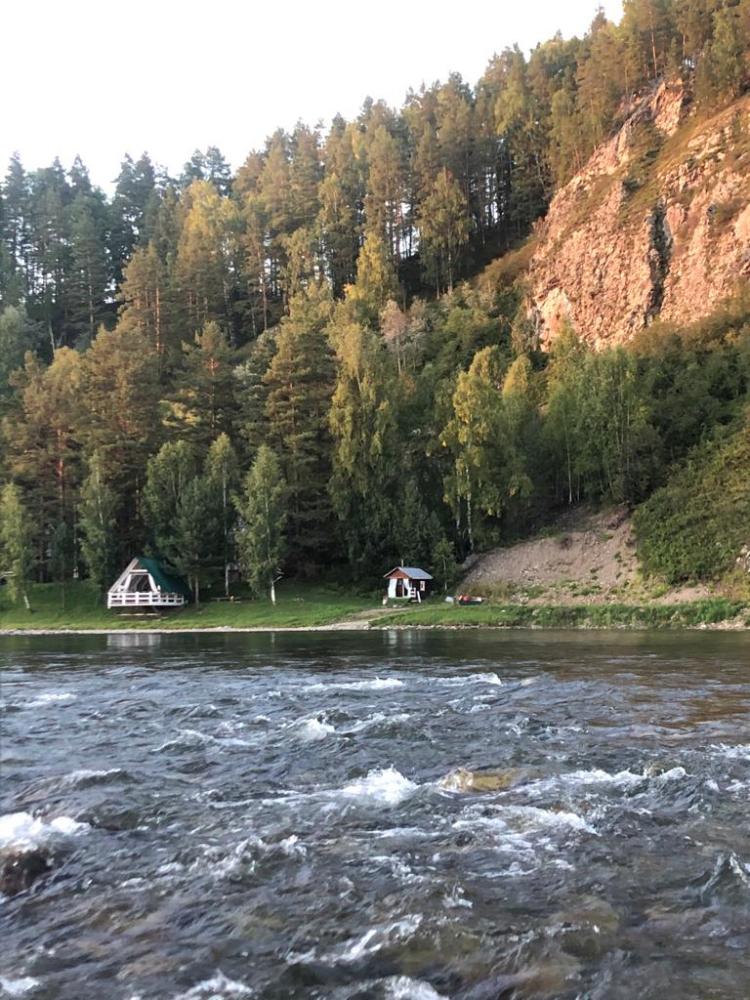 Беседка и баня у реки Бия