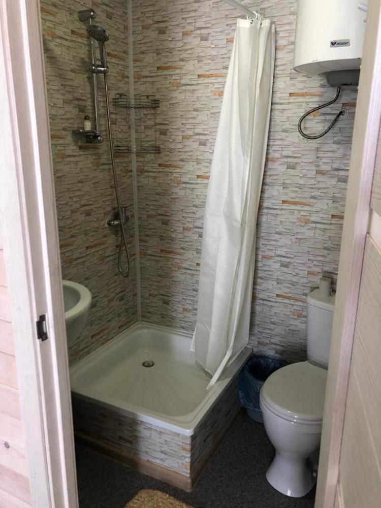 Дом благоустроенный у реки Бия (2 взр + 2 реб.)