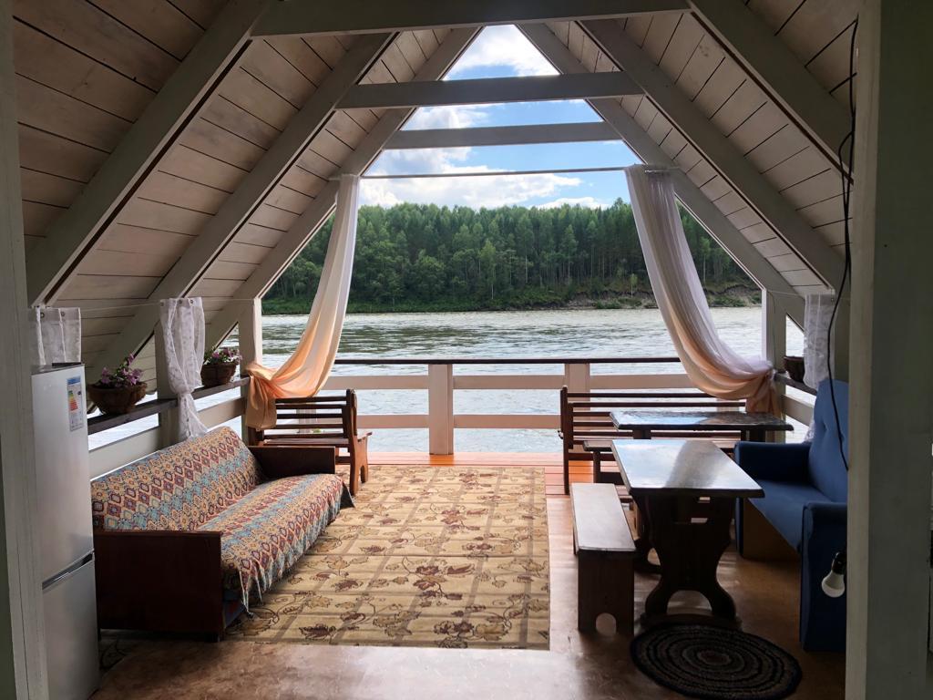 Беседка у реки Бия Горный Алтай