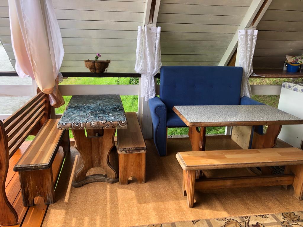 Беседка у реки Бия Горный Алтай