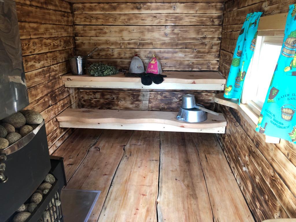 Банька у реки Бия Горный Алтай