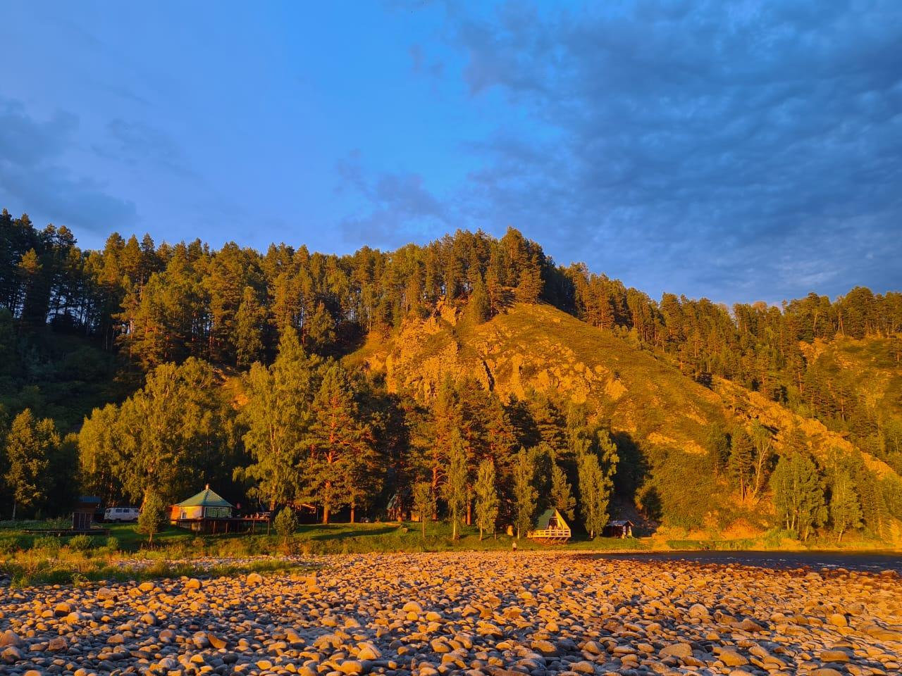 Река Бия база отдыха у горы Бом "Заимка Швецовых"