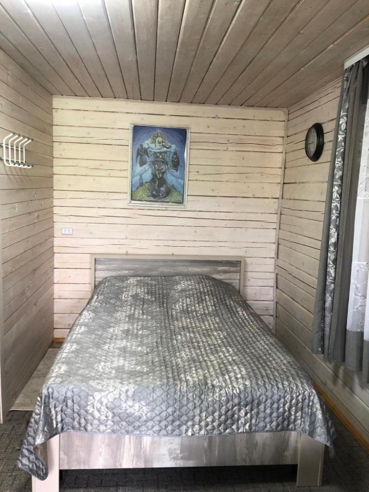 Дом благоустроенный у реки Бия (2 взр + 2 реб.)