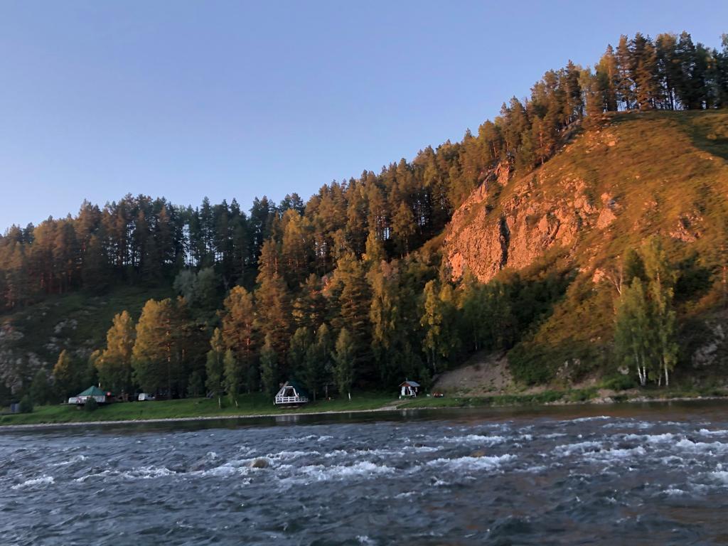 "Заимка Швецовых" отдых в Горном Алтае у реки Бия