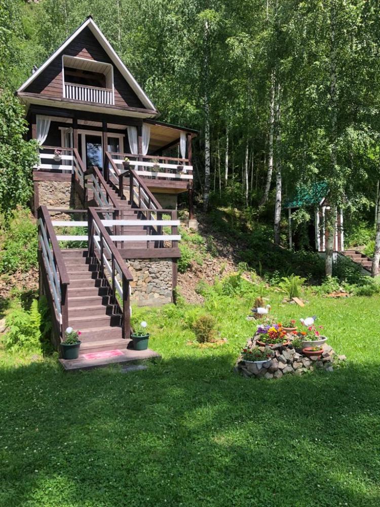 Дом благоустроенный у реки Бия (2 взр + 2 реб.)