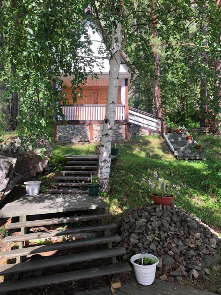 Дом 4-хместный благоустроенный у реки Бия