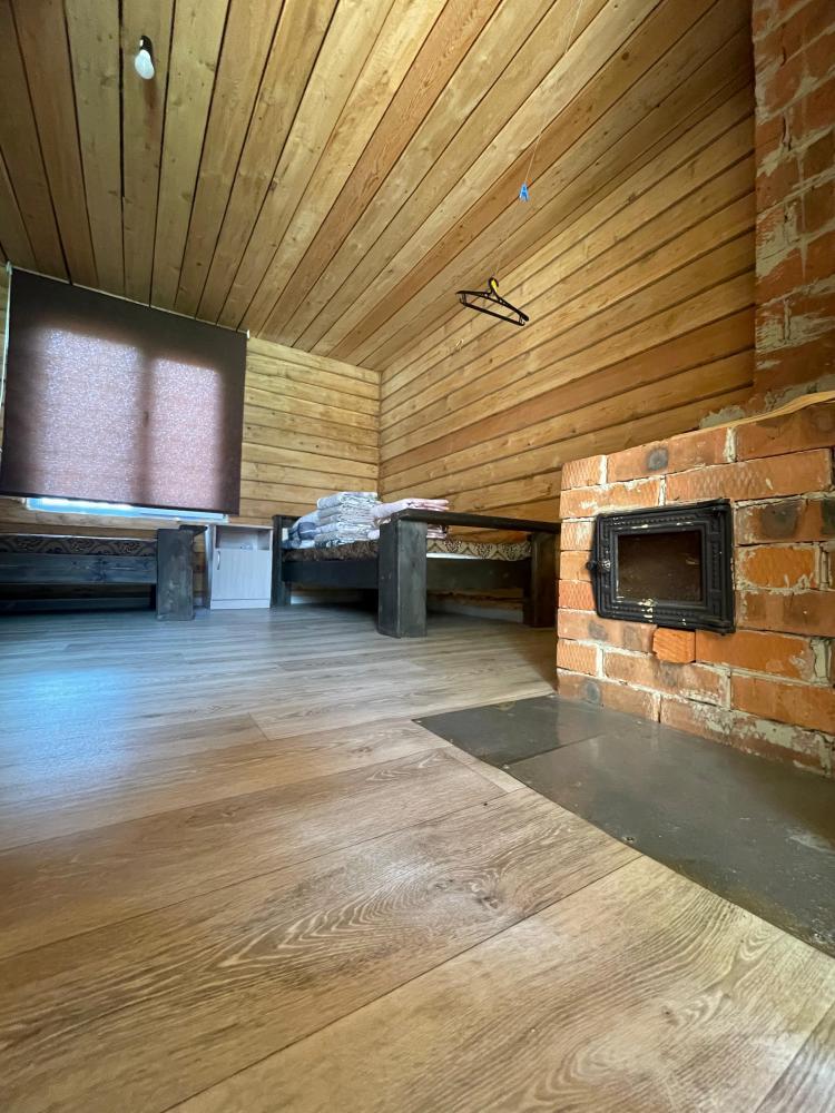 Домик с удобствами с тремя односпальными кроватями