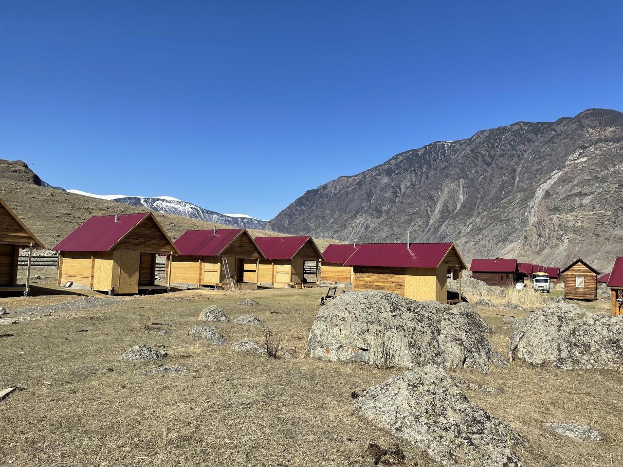 База отдыха "Березка" весной Чулышман Алтай