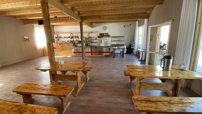 Кафе в Горном Алтае на берегу Чулышмана