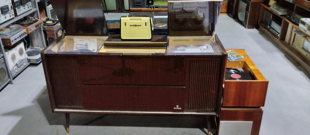 Выставка "СССР как давно и как недавно"