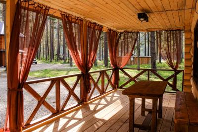 Дом Охотника, веранда и вход на второй этаж