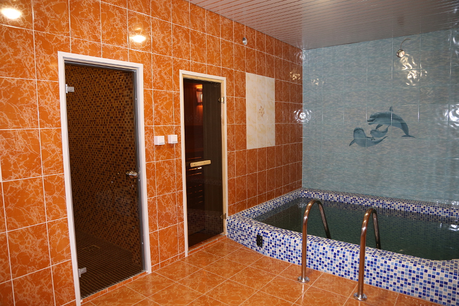 Бассейн в сауне