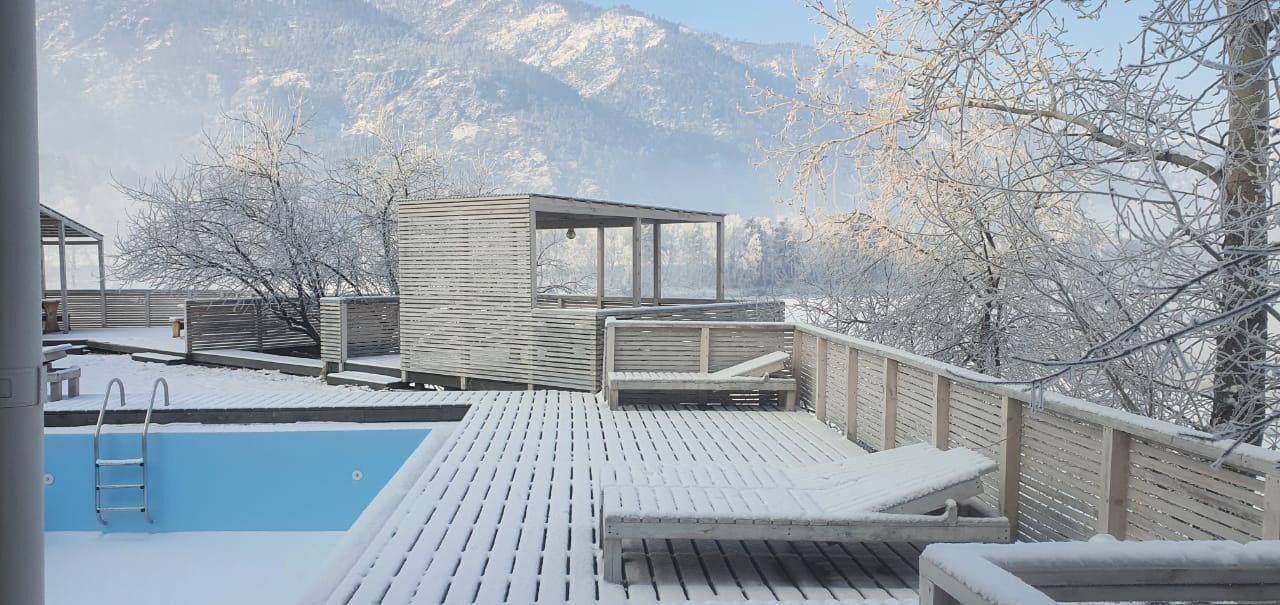 Эко отель в Чемале "Серебряные родники" зимой