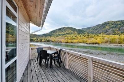 Отдых в Чемале у реки Катунь в гостевом доме 