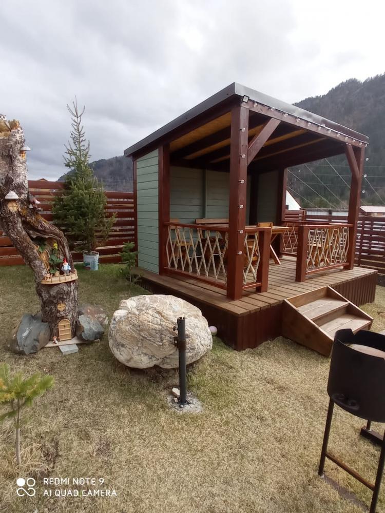 Отдых на Чемале беседка усадьба "Прикатунская"