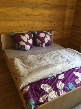 Двухместный теплый дом с двуспальной кроватью