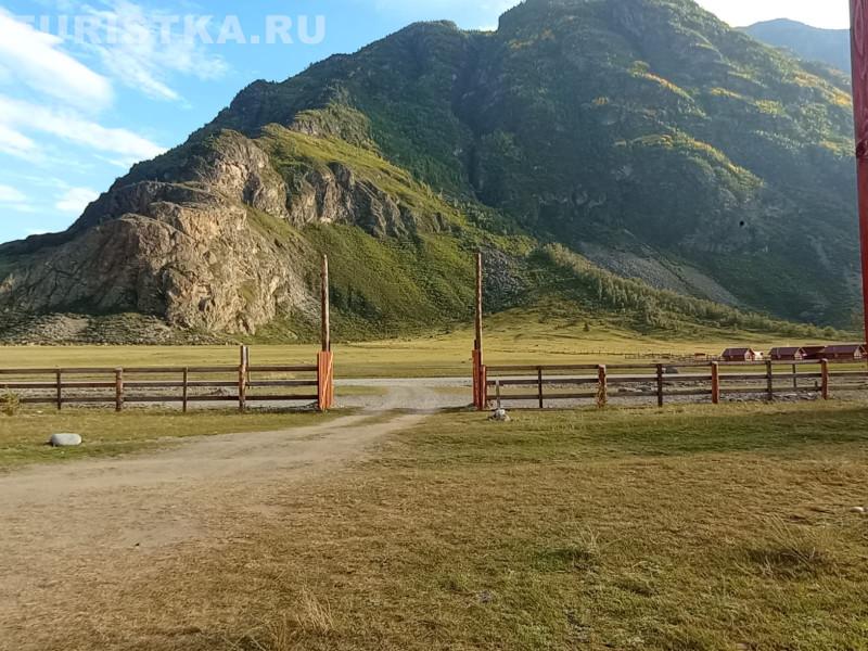 Алтай "Золотая долина Чулышмана" база отдыха