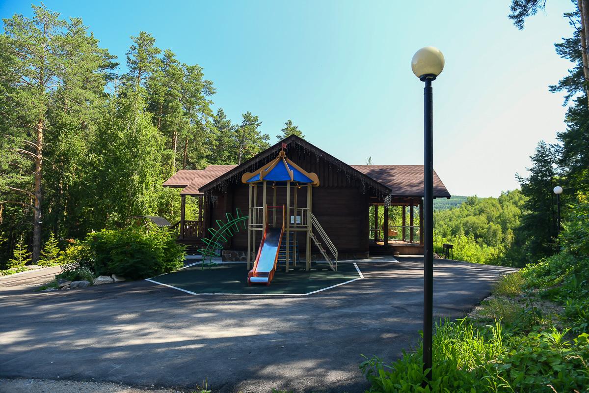 Детская площадка в Белокурихе на базе отдыха