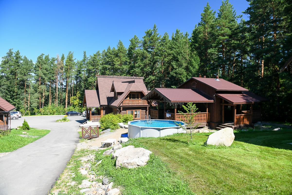 "Заимка Лесника" турбаза в Белокурихе с бассейном