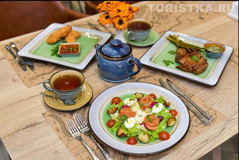 Стейк, наггетсы, салат из семги