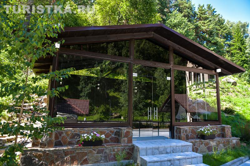Беседка отеля "На Камушках" в Белокурихе