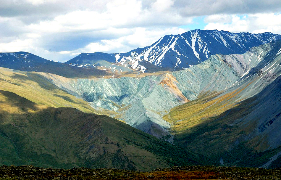 Ущелье Ярлу с перевала Кара-Тюрек