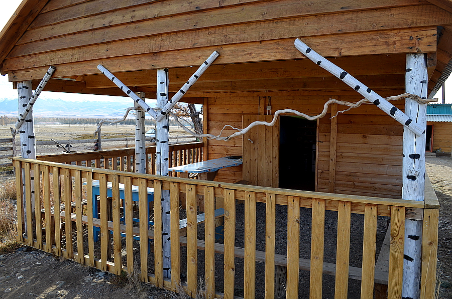 Кухня-столовая с беседкой