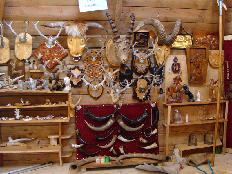 Изделия из рога в музее Оминых