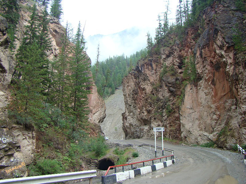 Красные ворота за селом Акташ
