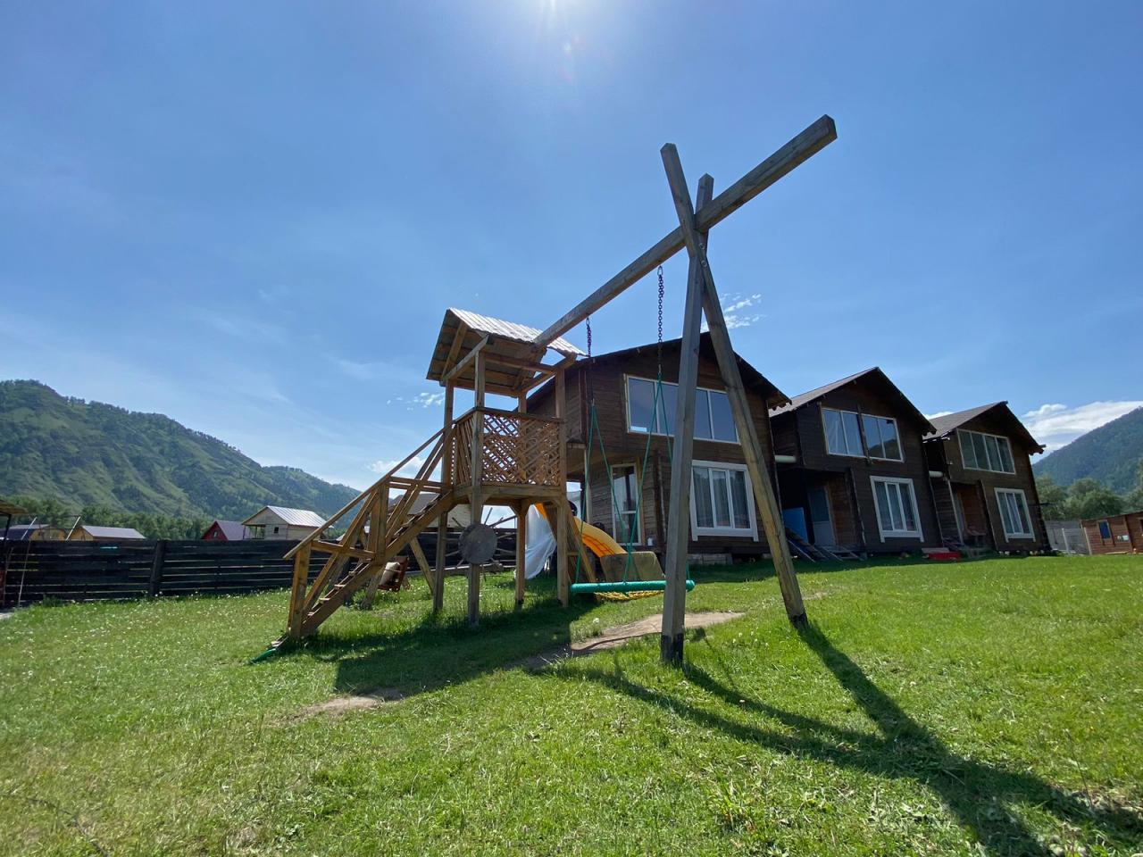 База отдыха "Шале Легенда" в Чемале на Алтае