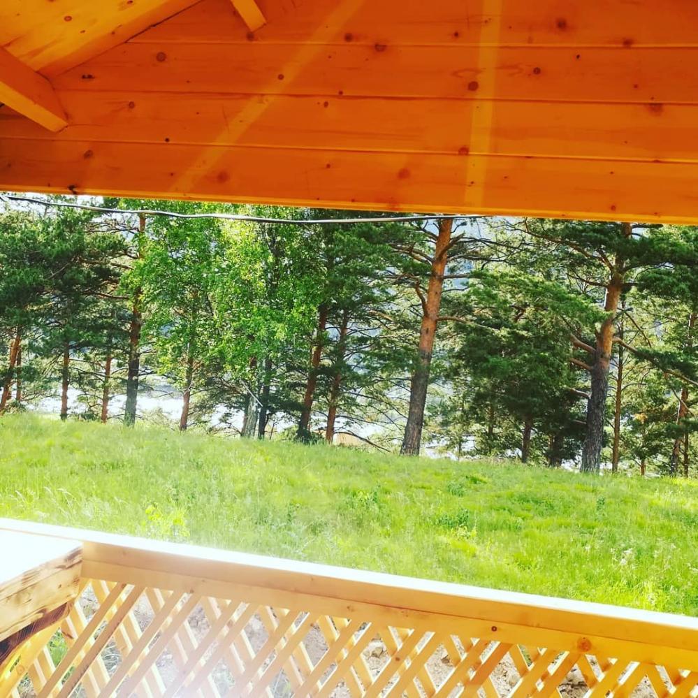 Летний 4-хместный домик вид из кухни-веранды